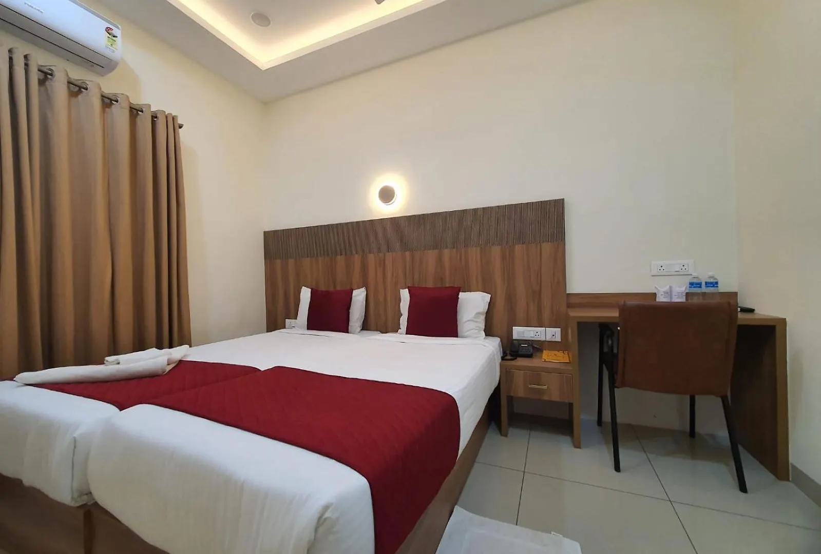 Hotel Deepakam Inn Палаккад