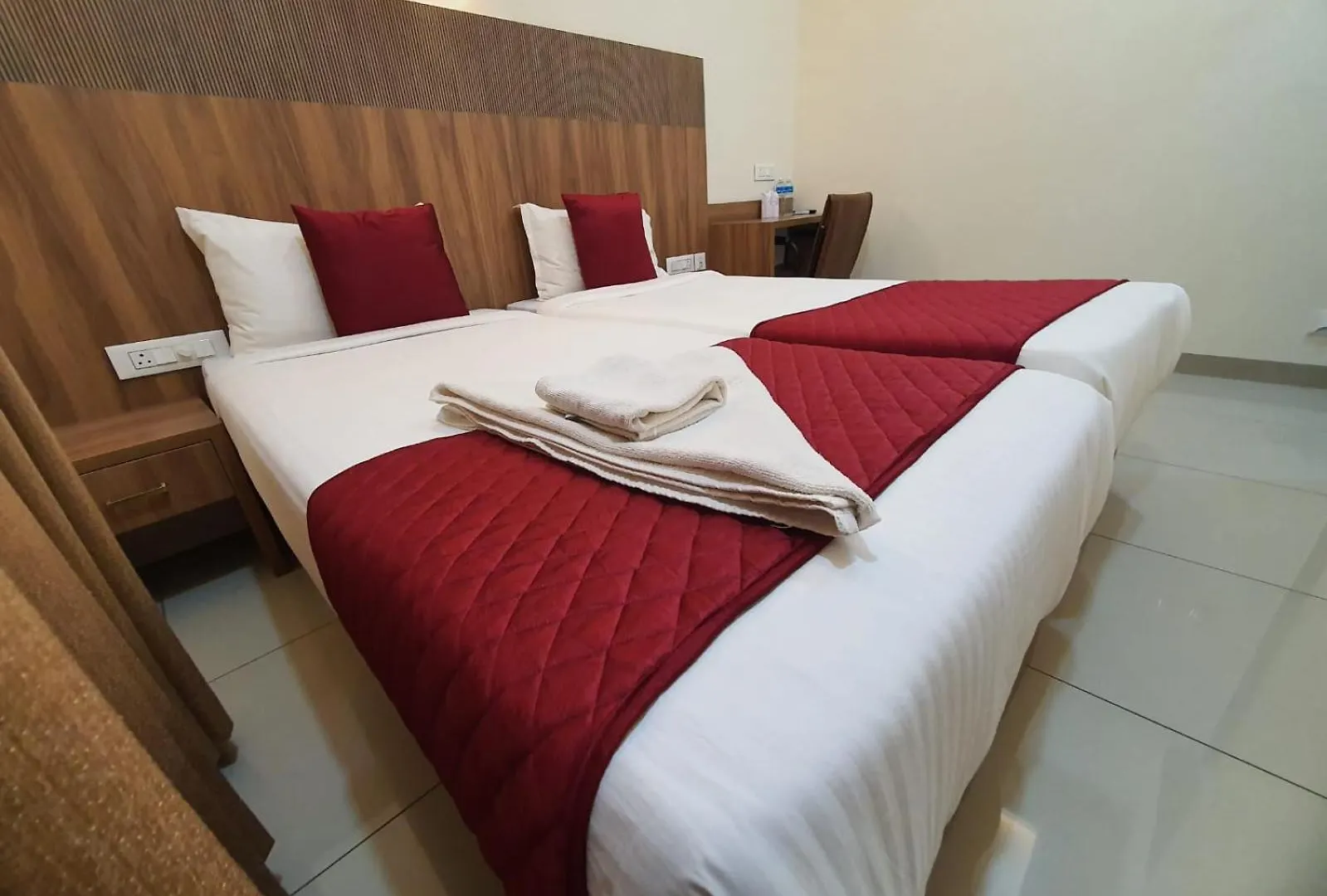 Hotel Deepakam Inn Палаккад