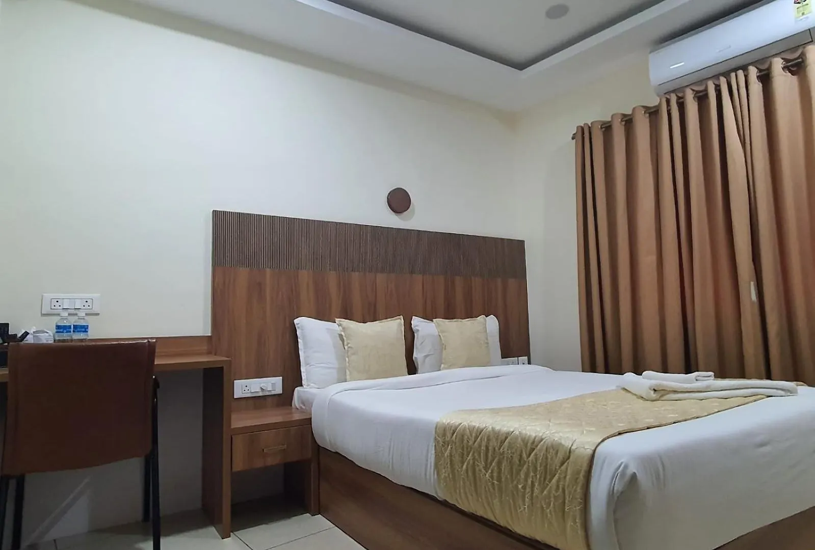Hotel Deepakam Inn Палаккад