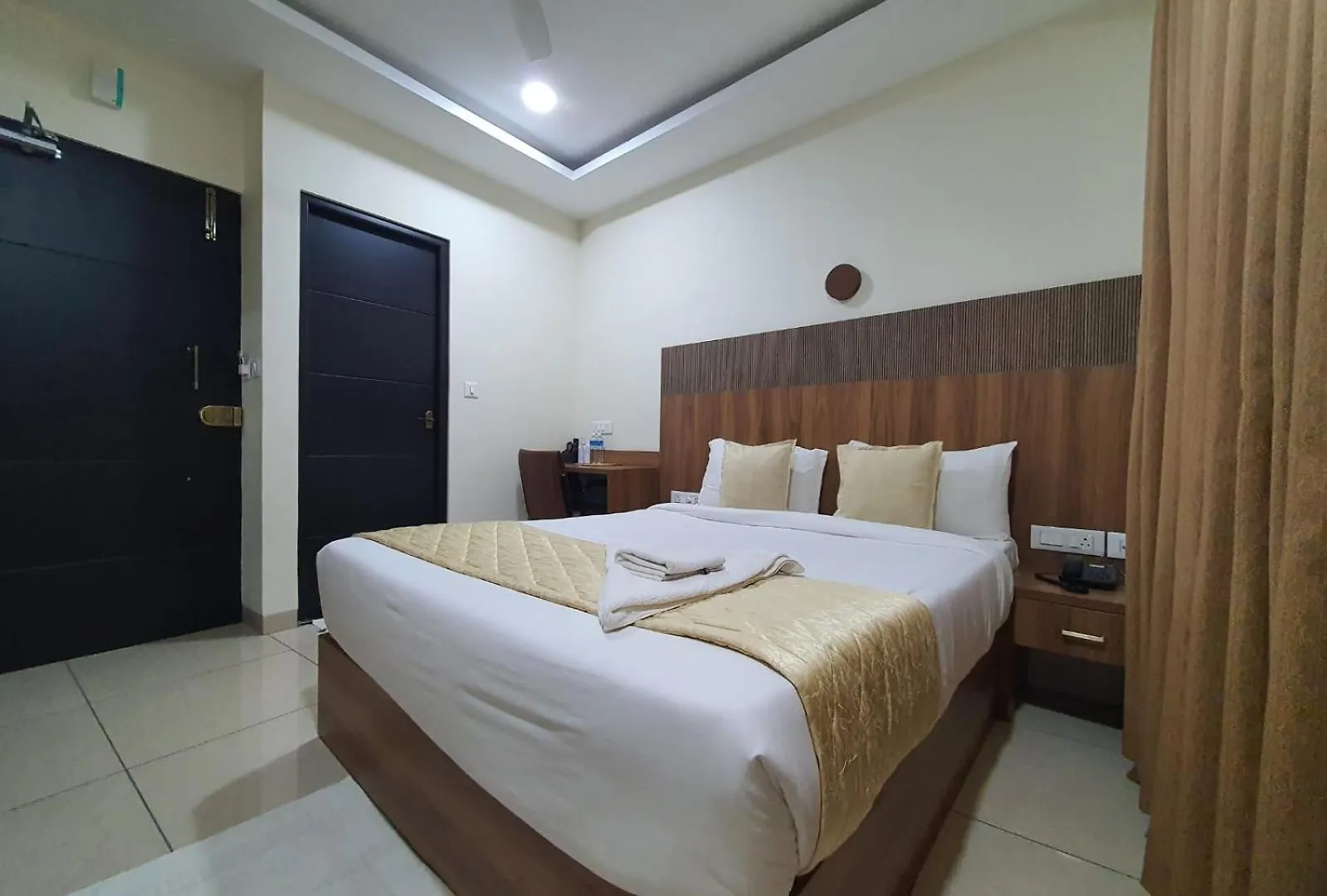 Hotel Deepakam Inn Палаккад