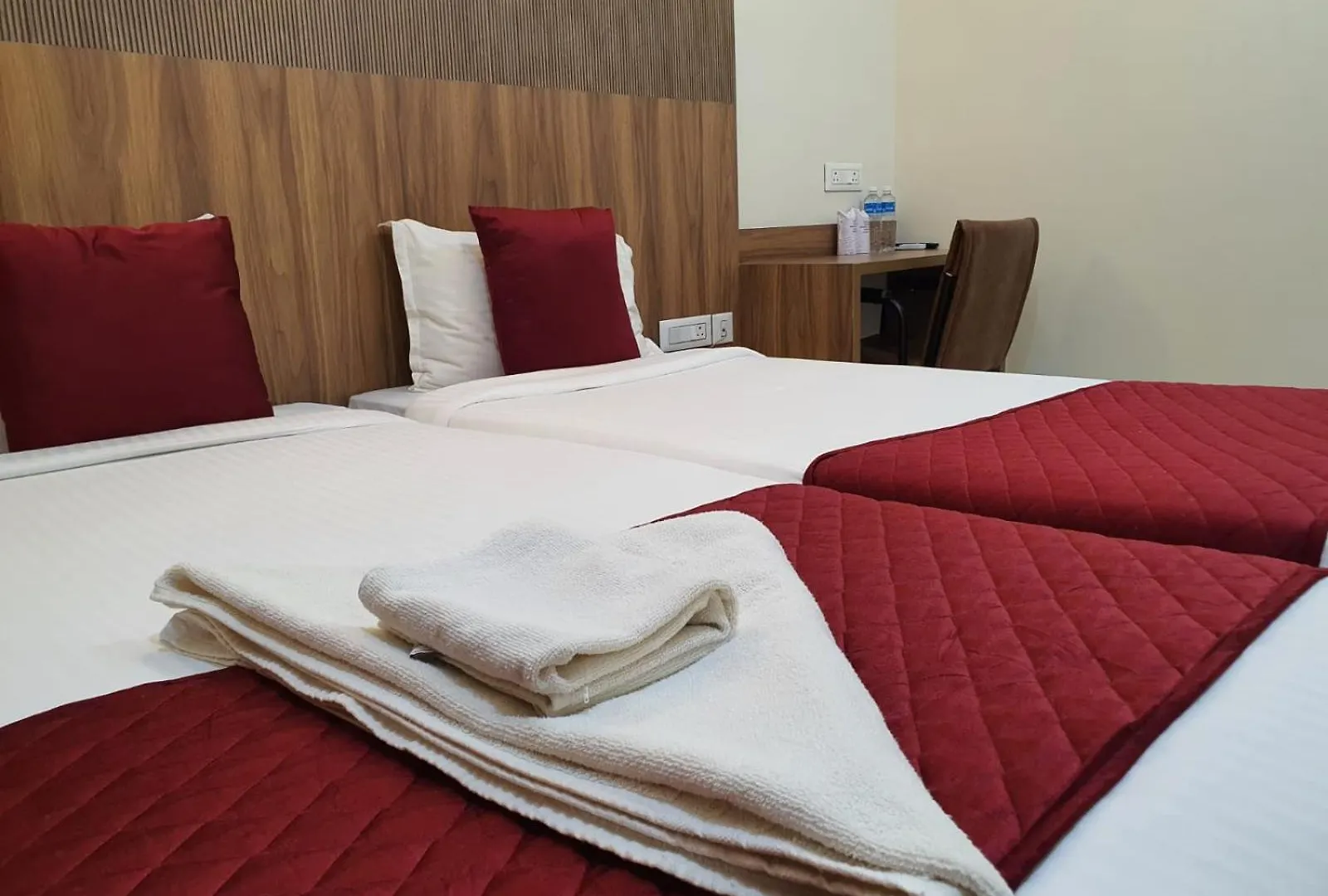 Hotel Deepakam Inn Палаккад