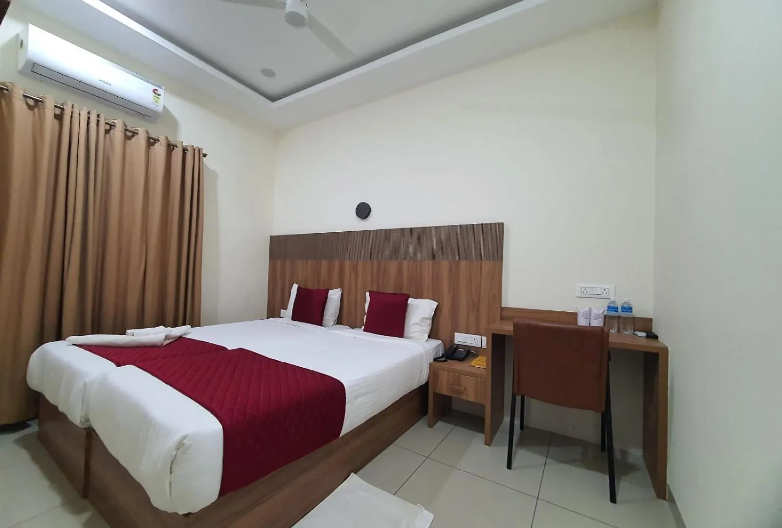 Hotel Deepakam Inn Палаккад