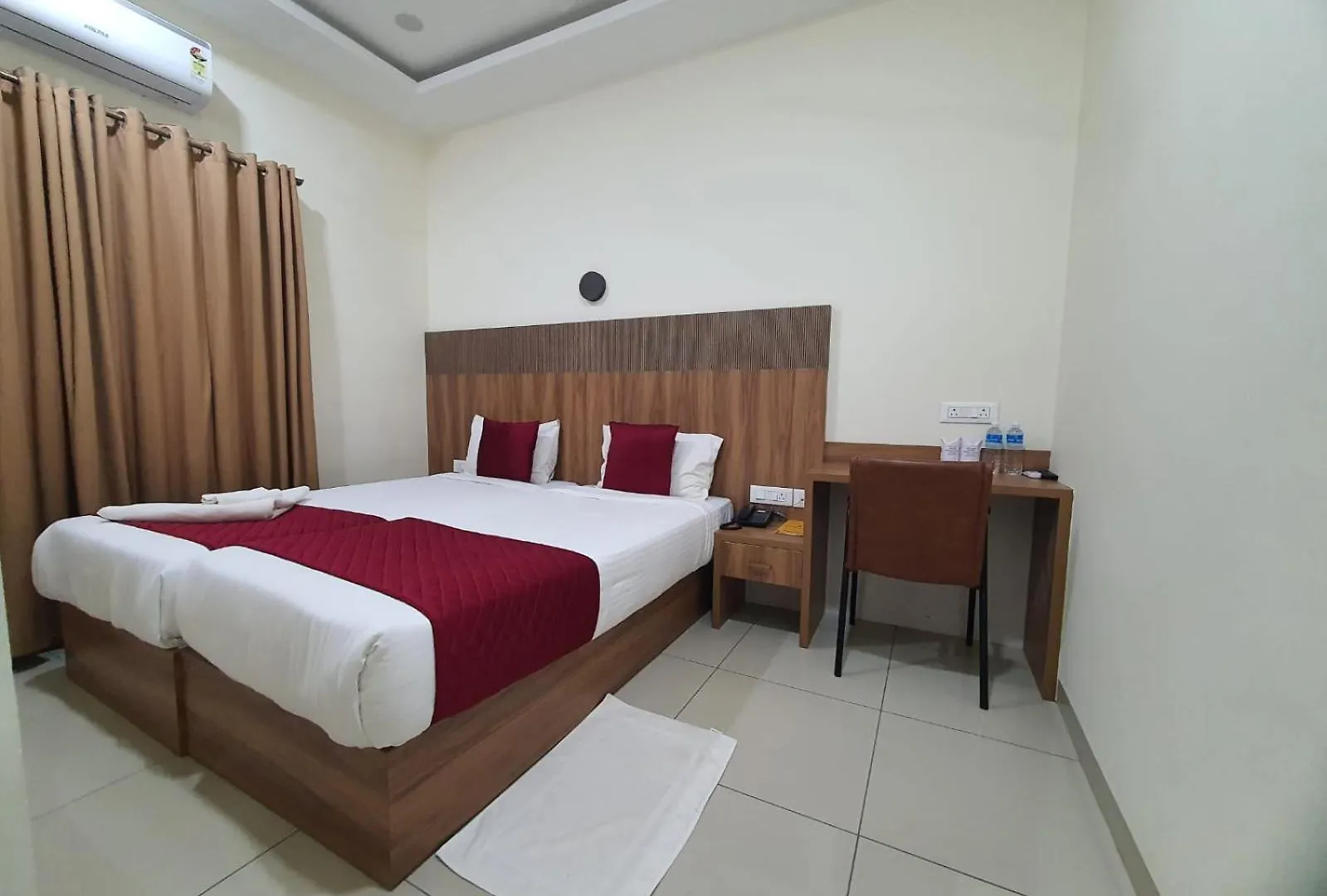 Hotel Deepakam Inn Палаккад