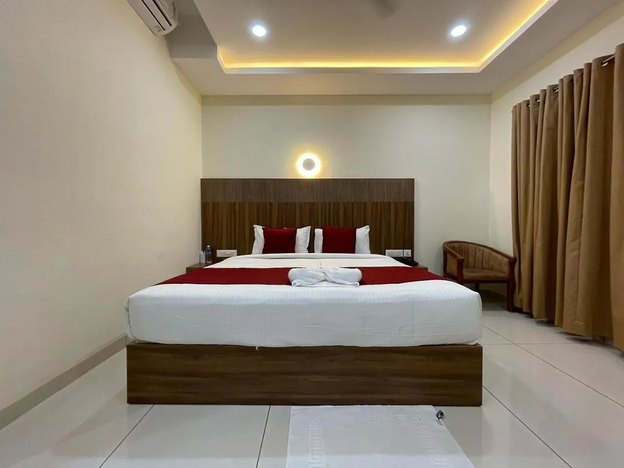 Hotel Deepakam Inn Палаккад