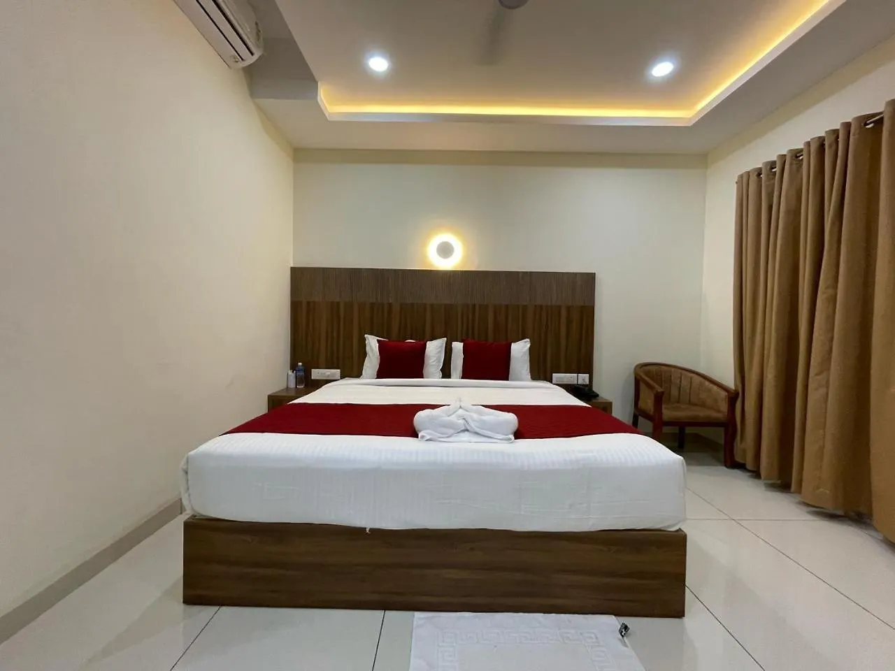 Hotel Deepakam Inn Палаккад