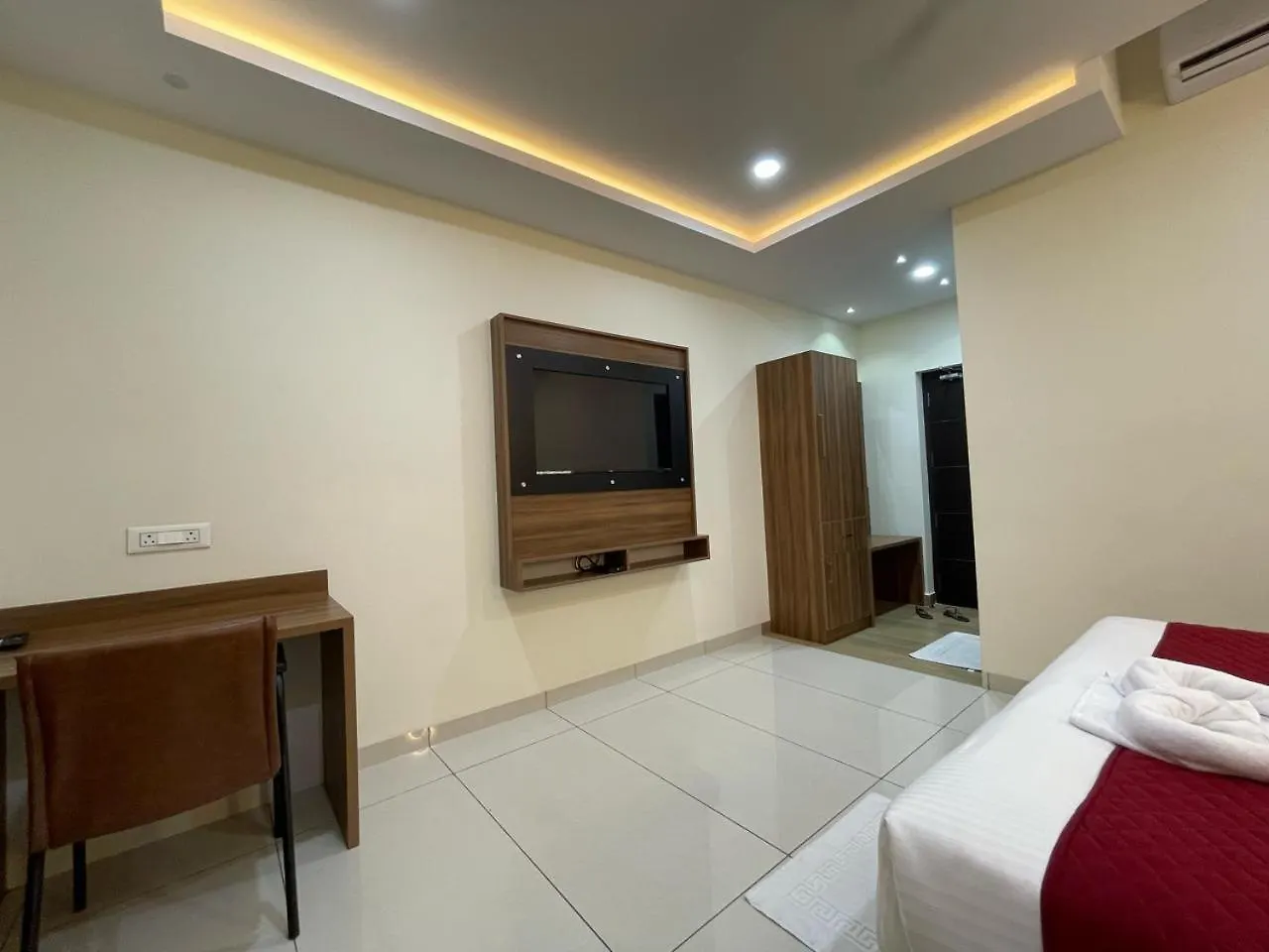 Hotel Deepakam Inn Палаккад