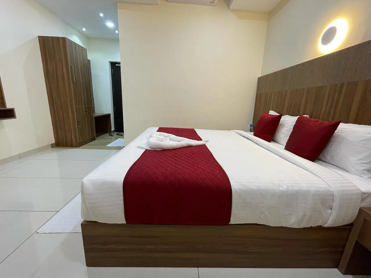 Hotel Deepakam Inn Палаккад