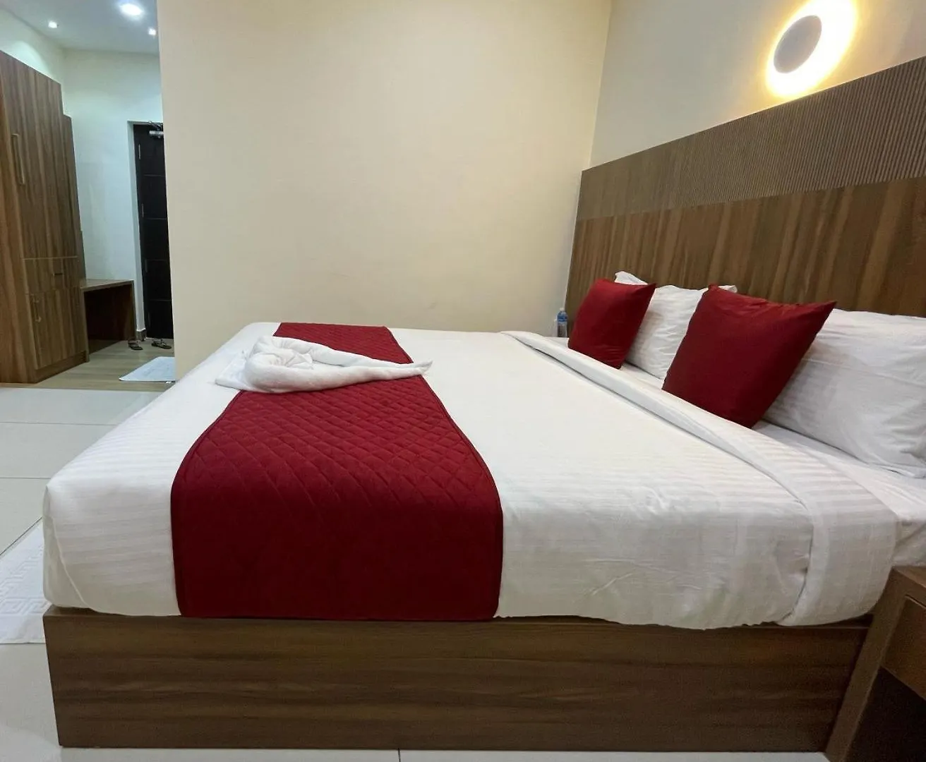 Hotel Deepakam Inn Палаккад