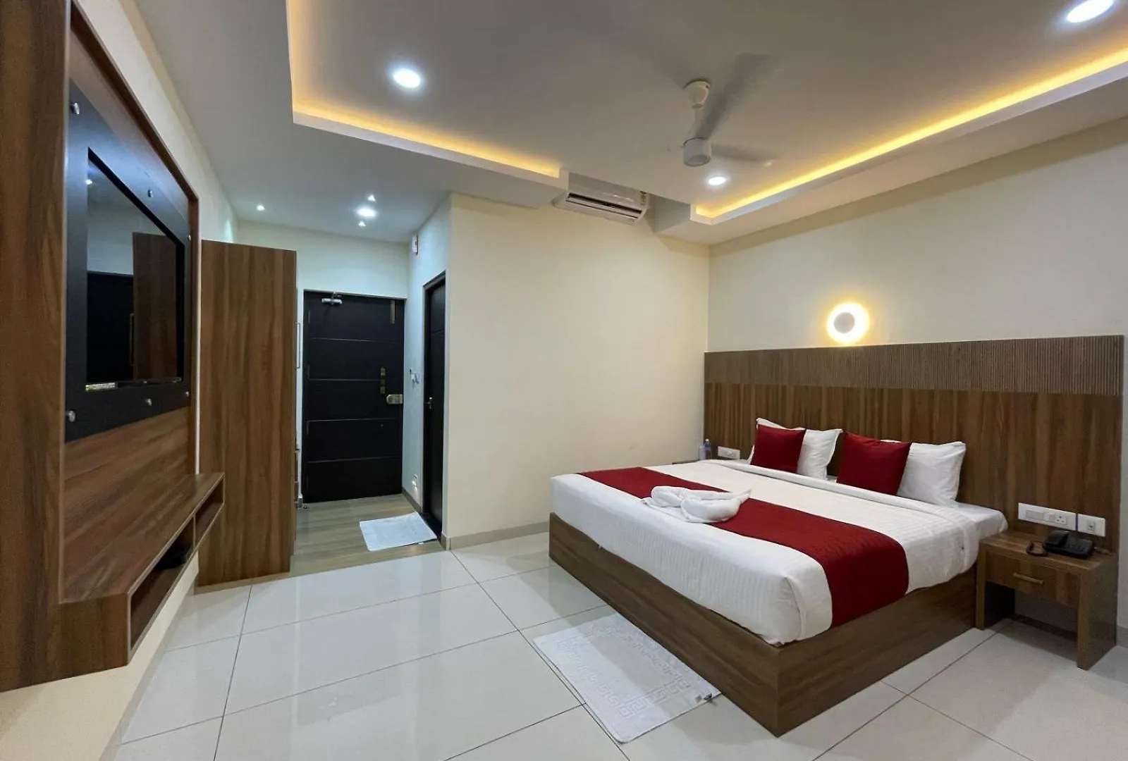 Hotel Deepakam Inn Палаккад