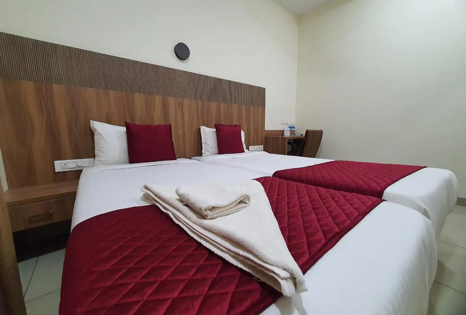 Hotel Deepakam Inn パルガート 3*,  インド