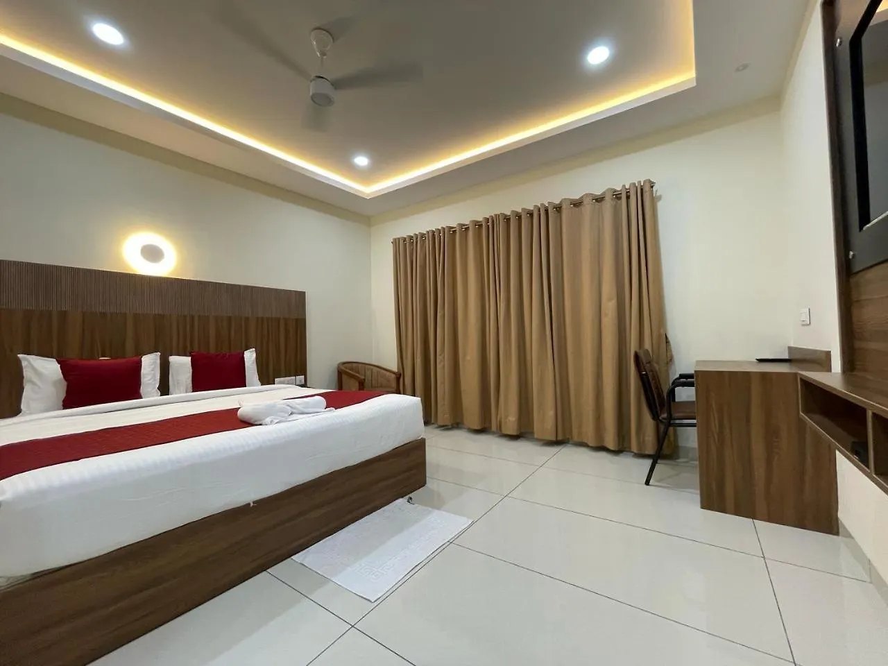 Hotel Deepakam Inn パルガート